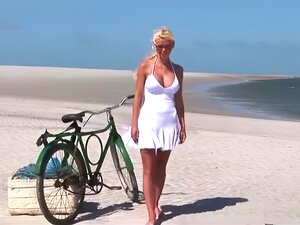 Superb Blonde Ass Fucked On The Beach (Double Cum)