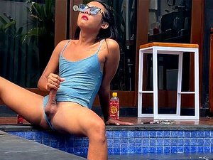 Ladyboy Outdoor - Porno @ RueNu.com