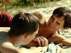 Julia Koschitz Nude - Schweigeminute 2016. Ulia Koschitz Is Seen Sitting On The Bed With Her Male Partner Who Kisses Her Suddenly And Makes Julia Koschitz Reacts In Amazement, After A Second Or Two, She Also Started Kissing Him With Full Moments
