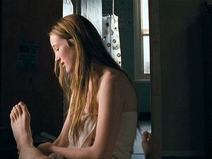 Sophie Lowe - Beautiful Kate 02