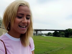 Goudharige Schat Wordt Buiten Geneukt Voor Geld