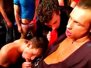 Gay Porr Kille Tv I Full Längd Letar Efter Djup Hals Mer än Bara