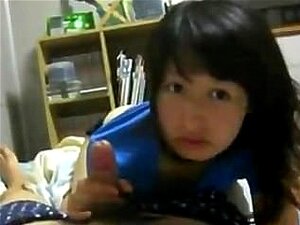 Japanse Vriendin Geeft Een Pijpbeurt