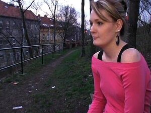 Agentka PublicAgent Meggie Skacze Za Seks Za Kasę Za Kościołem