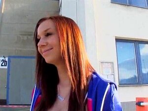 Prachtige Roodharige Accepteert Geld Voor Een Snelle Openbare Neukpartij, Borstige Dilettante Tsjechische Doxy Veronika Schunnige Spleet Geneukt Met Vreemdeling In Het Openbaar In Ruil Voor Een Stuk Specie