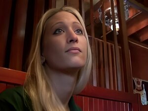 Špricajuća Konobarica. Konobarica Koja šprica