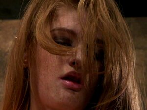 Roodharige Met Schattige Sproeten Stevig Vastgebonden & Klaargekomen Grote Opgezwollen Tepels Geklemd En Gewogen - HogTied, Welkom Bij De Tweede Aflevering Van De Hogtied Speelfilmserie. Deze Films Zijn Levensechte Fantasieën Van De Meisjes Die In De Film