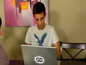 Οι θετοί γονείς του Conner Bradley προσέλαβαν τον Julian Smiles για να βεβαιωθούν ότι θα τους ικανοποιούσε το όργιο