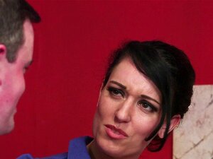 CFNM Skolejenter Kuksuger Lærer. CFNM Skolejenter I Uniformer Suger Sin Heldige Lærer