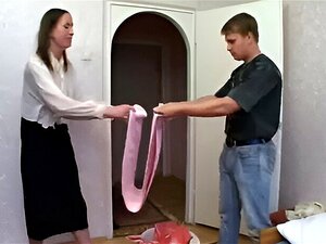 Upplev Rå Passion Med En Förförisk Granne. Se Hur En Amatörskönhet Förlorar Sig I Intensiv Njutning Och Täcks Av Den Ultimata Belöningen. Detta är En Video Du Inte Vill Missa!