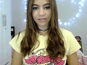 Amanda, A Linda Morena Fofa, Brincando Com Um Vibrador Na Buceta