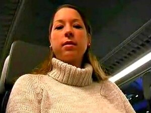 Prachtige Blowjob Van Een Hete Mevrouw, Ik Hou Van De Manier Waarop Babe Een Amateur Blowjob Maakt Naar Die Man Met Een Zeer Gezond Uitziende Lul. Hij Geniet Er Veel Van, Net Als Ik. Ze Zuigt Die Lul Prima