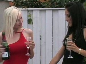 GRETA MARTINI HOT LESBIANS