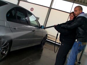 Gordita Gordita Recogida Y Follada En La Ducha