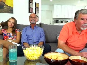Sexy Liza Verleidt En Neukt Papa's Vriend Glen