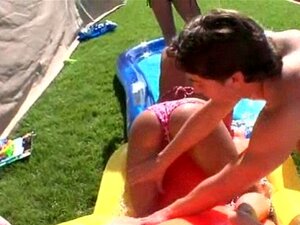 Heet Seks Party Met Groot Kont Kuikens In Bikini Spelen Se