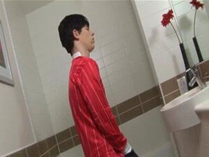 Seksowny Gej Tad Zdejmuje Wszystko Na Zewnątrz, By Odkryć Swojego Potwornego Kutasa. Gdy