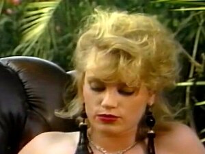 Ayolning eshagini hidlash va yalash Anusdagi onaning porno video