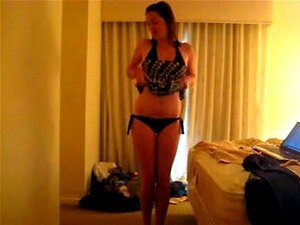 Gospodyni Domowa Rozbiera Się Dla Ciebie Na Stickam, Hej, Założę Się, że Masz Dość Tych ślicznych Dziewczyn. To Co Powiesz Na Doświadczoną Cipkę Dla Ciebie? Mogę Sprawić, że Będziesz O Wiele Bardziej Zadowolony