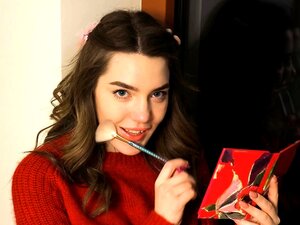 Киере може изгледати као слатка, невина девојка из суседства, али