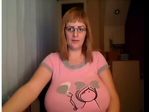 Een Hete Amateur Met Grote Borsten Gaat Helemaal Los Voor De Camera. Mis De Verleidelijke Aantrekkingskracht Van Deze Weelderige Schoonheden Niet!