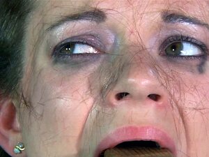 Subka BDSM Z Bondage Bita I Biczowana. Sub Z Bondage BDSM Bity I Chłostany, Dostaje Ogoloną Głowę