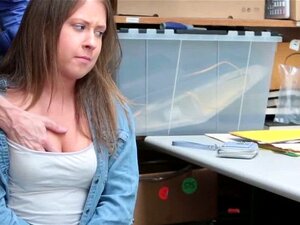 Niegrzeczna ślicznotka Zadowolona Z Dużego Kutasa