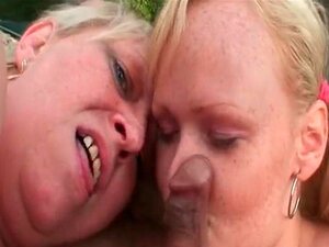 Huorahtava Blondi Vietellään Kiimaisen Kypsän Parin Toimesta. Kiimainen Blondi Söpö Huora Isolla Perseellä Vietellään Tämän Kypsän Parin Kanssa. Hän Liittyy Kiimaisen Mummon Seuraan Ja Imee Tätä Kyrpää Kuin Ammattilainen Ennen Kuin Saa Kunnon Panot