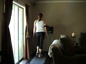 Seksi Milf Trening Ignorira Obožavanje Fetiša Na Guzu. Seksi Milf Trening Ignoriraj Fetiš Obožavanje Guze