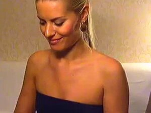 Blond Hore Med Dildoen Sin