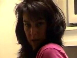 Ondeugend Vrouw Masturberen In De Keuken