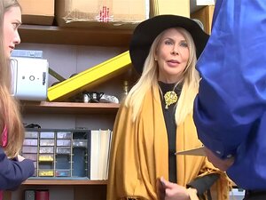 Erica Lauren Is Een Medeplichtige Van Cutie Samantha In Shoplyfting. Ze Werden Gestraft Door De Agent Die Ze Betrapte, Agent Mike. Hij Sloeg Ze één Voor één In Zijn Kantoor Als Straf, Voordat Hij Ze Vrij Liet Gaan.