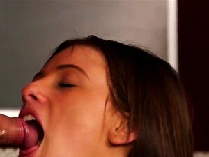 Una Mirada Pervertida Recibe Una Corrida En La Cara Tragándose Toda La Crema. Una Muñeca Preciosa Chupa Polla Antes De Múltiples Corridas Cubriendo Su Cara Con Esperma Pegajoso