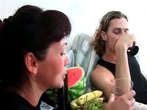 Gorąca I Seksowna Ciemnowłosa Dojrzała Dziwka Z ładnym Ciałem Dla Niej