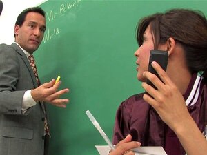 Jej Pierwszy Dojrzały Kutas. Uczennica Marząca O Dojrzałym Mężczyźnie Pieprzy Się Ze Swoim Nauczycielem