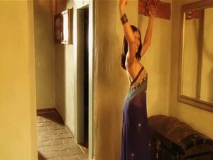 MILF Från Bollywood Uppträder För Oss