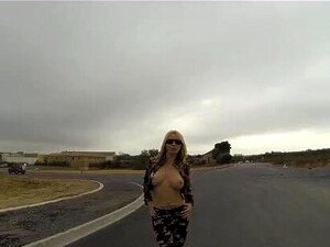 Prepare-se Para O Prazer Público Definitivo! Assista Como Essa Loira Quente Exibe Seu Corpo Nu E Buceta Ao Ar Livre. Experimente Sexo Amador Como Nunca Antes!