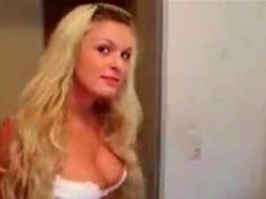 Niegrzeczna Dziewczyna Liże Twardego Kutasa. Niegrzeczna Dziewczyna Liże Twardego KutasA I Dostaje Go Do środka