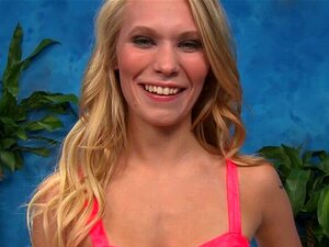 Преслатка слаткица дакота Џејмс сиси је уништена. Слатка девојка воли да даје опуштајуће масаже бесплатно