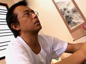 Yui Ayana är En Slampig Japansk Dam Och Hon är Mer än Bara En Tjej