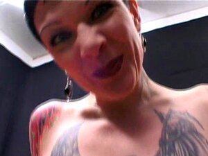 Wytatuowana Amatorka Milf Robi Domowy Blowjob Z Wytryskiem