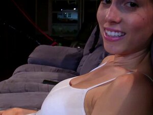 Лелу цимерка воли да се самозадовољава гледајући порниће