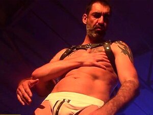 Hiszpańskie Gejowskie Gwiazdy Porno Pieprzą Się Na Scenie