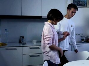 Štreberska Studentica Jebe Vrućeg Stranca