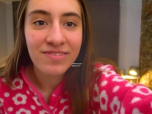 Eksplodujący Szał Voyeurów! Amatorki W Domowym Zaciszu Wykonują Coś Niesamowitego. Carolina Lorca Prowadzi! Pozwól, By Ich Dzikość Porwała Cię W Tej Palącej Przygodzie W Samochodzie!