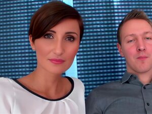 Ευρωπαία μητριά θα ήθελα να γαμήσω κερατάδες τον σύζυγό της με μεγάλο μαύρο καυλί