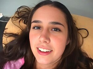 Prachtige Kacey Krijgt 6 Gezichtsbehandelingen!