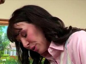 Sex Expert  MILF Ray Veness Makes Pleasure With Cutie Zo