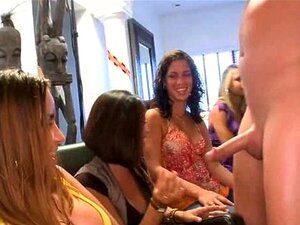 Стриптиз плесачица јебе сисе