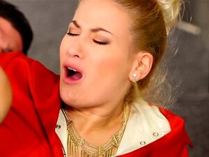 Salope Crémeuse Pisse. Salope Crémeuse Urine Chez Un Mec Après Une Baise Hardcore Dans Les Sports Nautiques